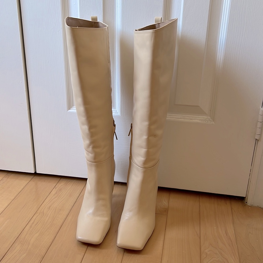 Sam Edelman Adi Boot in colour Eggshell
